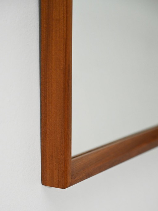 Zweedse Scandinavische teakhouten spiegel met label