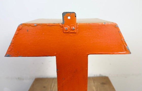 Image 1 of Grande lettera T in ferro giallo vintage per facciata, anni '60