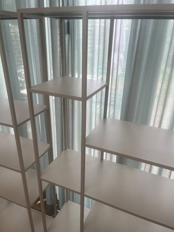 Zwei mattbeige offene Wandregale, by FonQ, Metall, Modern (Foto 3 von 8)