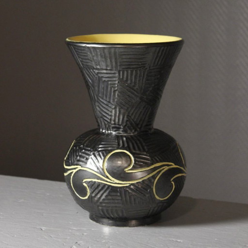 Keramische vaas uit de jaren 1950, satijnzwart en glanzend geel emaille, Elchinger Chambost-stijl.