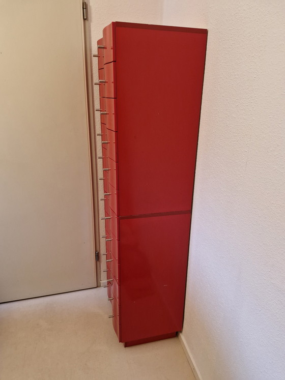 Image 1 of Cómoda roja de alto brillo