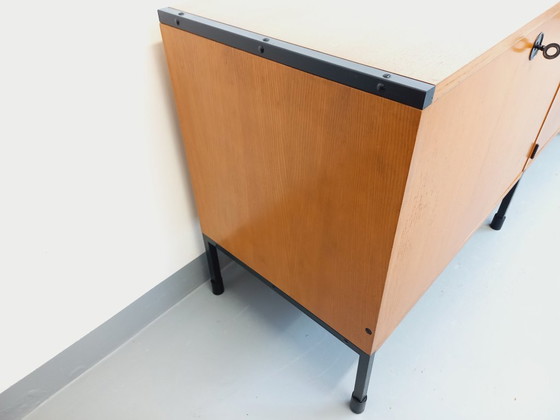 Image 1 of Groot laag vintage modernistisch ARP Minvielle dressoir van Guariche Mortier Motte in essenhout en zwart metaal uit de jaren 60