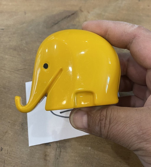 Tirelire éléphant CA8 jaune luigi colani Dresdner Bank 1970