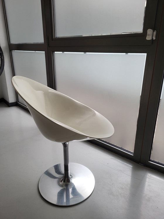 Mesa de diseño Glossy Oval de Kartell con 6 sillas de diseño de Philippe Starck – Conjuntos de comedor (photo 6 of 9)