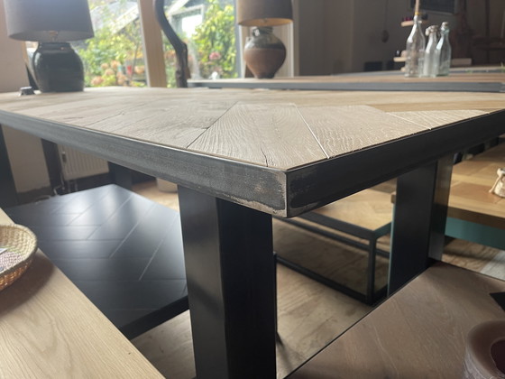 Image 1 of Tavolo da pranzo a spina di pesce in legno riciclato