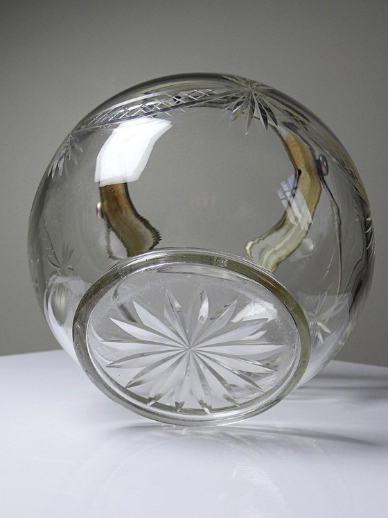 Image 1 of Vaso/bonbonniere antico boemo a forma di bolla in cristallo inciso e metallo argentato, 1920-1940.