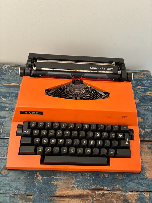 Vintage Triumph Gabriele 2000 – orange/schwarze elektrische Schreibmaschine