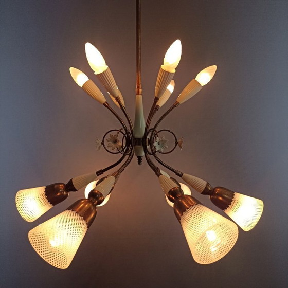 Image 1 of Chandelier twelve-light with Murano glass "Reticello" lampshades. Gilt brass and aluminum frame. Italy, 1950s.