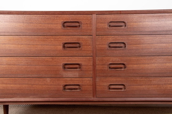 Image 1 of Grote dubbele ladekast, Deens, van teakhout, 8 laden, van Dyrlund 1960.