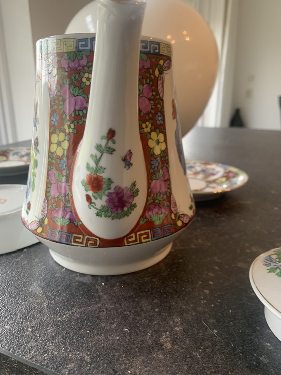 Image 1 of Teapot with 6 plates