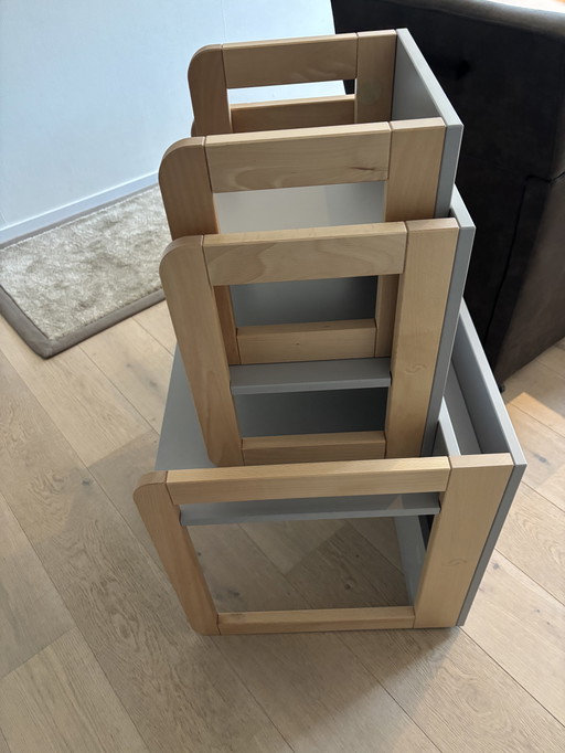 stoel voor kind. Kan ook dienen als schrijftafeltje voor kind