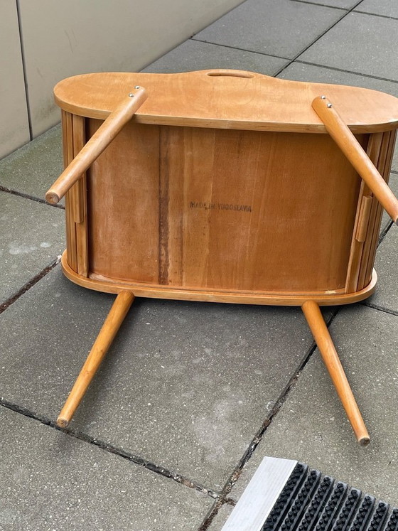 Image 1 of Naaidoos mid-century Deens design, tambour roll-top, 2 bakjes, houten poten