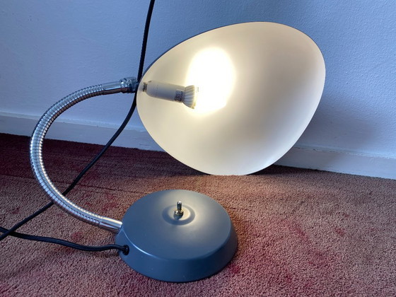 Image 1 of In vendita: lampada da tavolo vintage Gubi Cobra color grigio antracite.