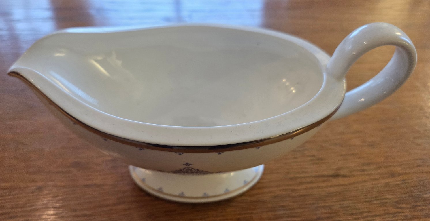 Villeroy and Boch Azurea, Classic Collection | €700 | Whoppah