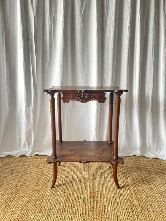 Image 1 of Geschnitzter Beistelltisch aus Holz im Jugendstil, Frankreich, frühes 20. Jahrhundert