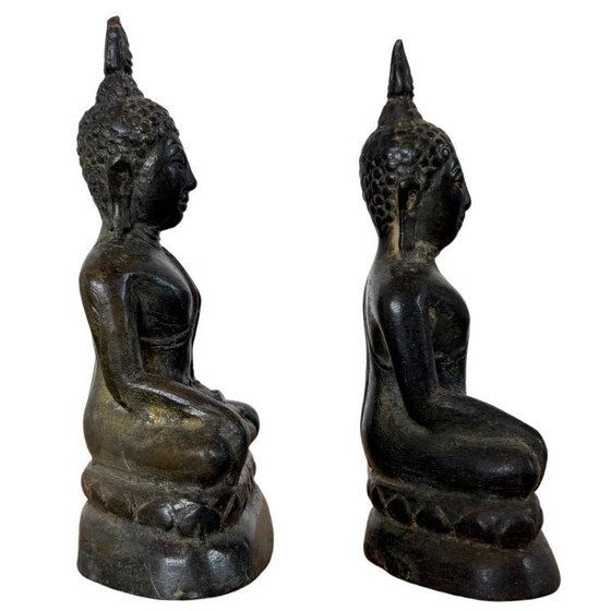 Coppia Antica di Buddha Thailandesi in Bronzo – Stile Rattanakosin – c. 1900 – Incluso Nucleo di Fusione (photo 3 of 10)
