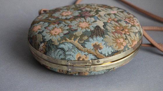 Image 1 of Ronde vintage handtas met petit point-borduurwerk