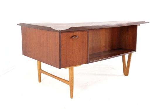 Image 1 of Peter Løvig Nielsen voor Hedensted Møbelfabrik boomerang bureau vintage 