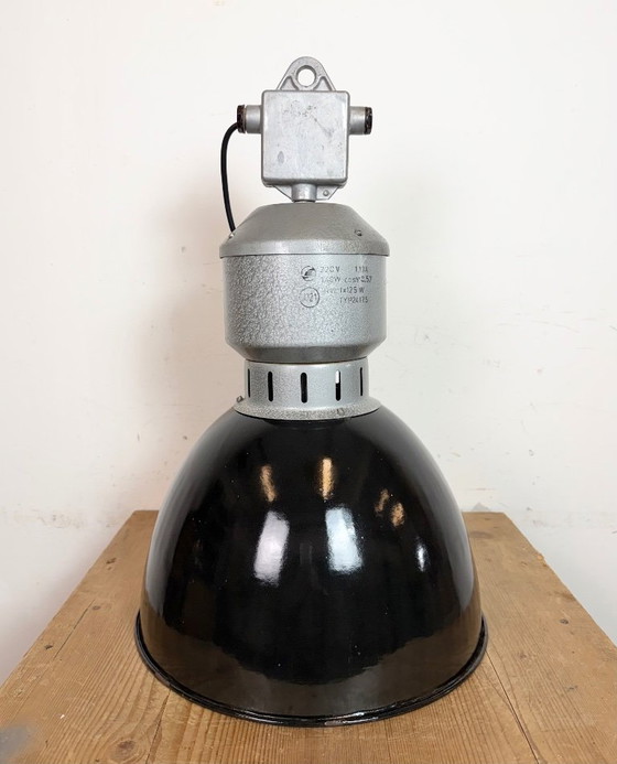 Image 1 of Lampe industrielle en émail noir d'usine, fabriquée par Elektrosvit dans les années 1960.
