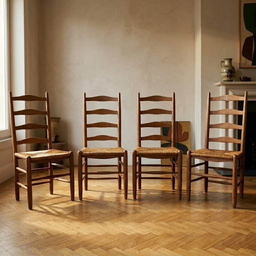 Ensemble de 4 chaises de salle à manger, chaises rustiques en chêne à dossier échelle, années 1960, Belgique, assises en jonc