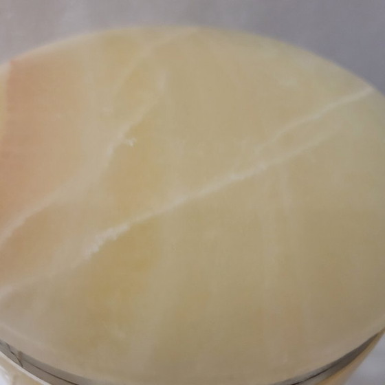 Image 1 of Lampe à poser en albâtre et laiton 