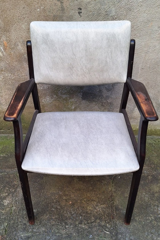 Image 1 of Poltrona in legno e similpelle