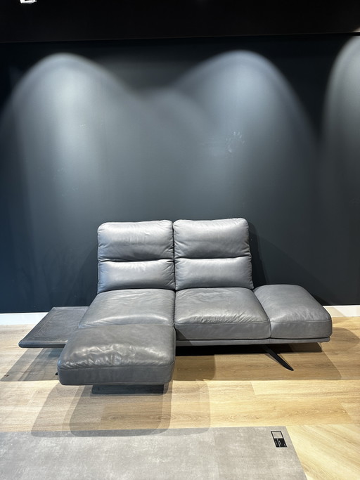 Divano di design in pelle grigia con poggiatesta regolabili e funzione lounge. – Koinor, 2 zitsbanken, Leather (photo 2 of 6)
