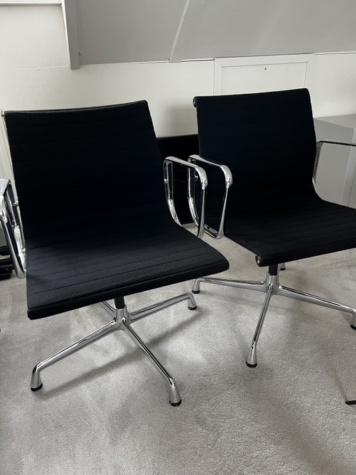 Presidente de la conferencia Vitra Eames EA108 – draaistoelen, Aluminium, Wool (photo 2 of 8)