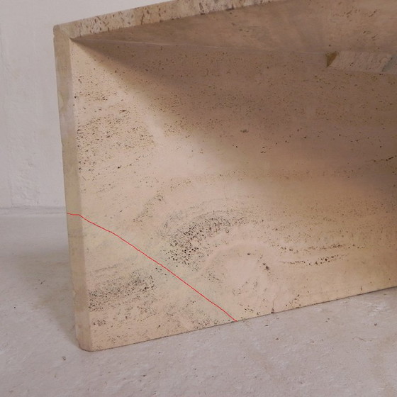 Image 1 of Mid Century travertin salontafel met driehoekig blad, jaren 70