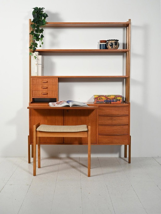 Scandinavische teakhouten boekenkast met uitschuifbaar bureau, jaren 1950-1960