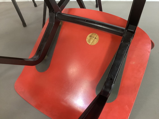 Image 1 of 4 x Chaises Red Revolt Ahrend de Cirkel design Friso Kramer 15 avril 1963