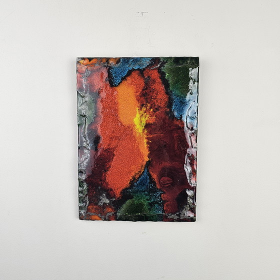 Image 1 of Targa murale antica della Germania Ovest in pietra lavica, realizzata da Vulkan Keramik / Ostara Fliesen. Colori: rosso, giallo,