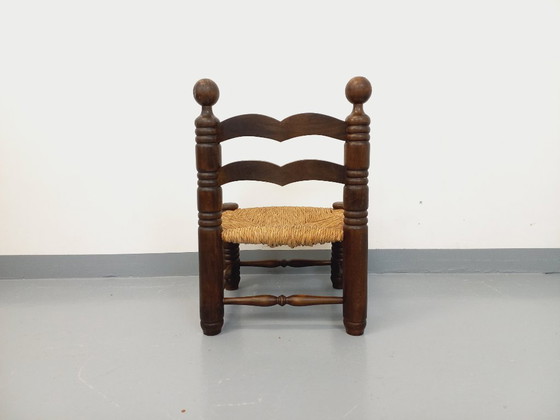 Image 1 of Vintage Charles Dudouyt Brutalist lage stoel in hout en stro uit de jaren 40