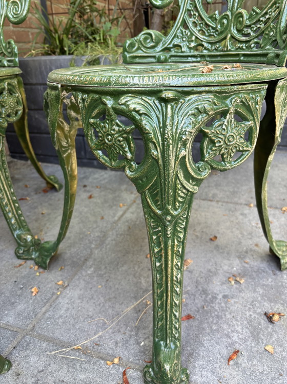 Image 1 of Antikes Bistro-Set aus Gusseisen – 2 Stühle und Tisch