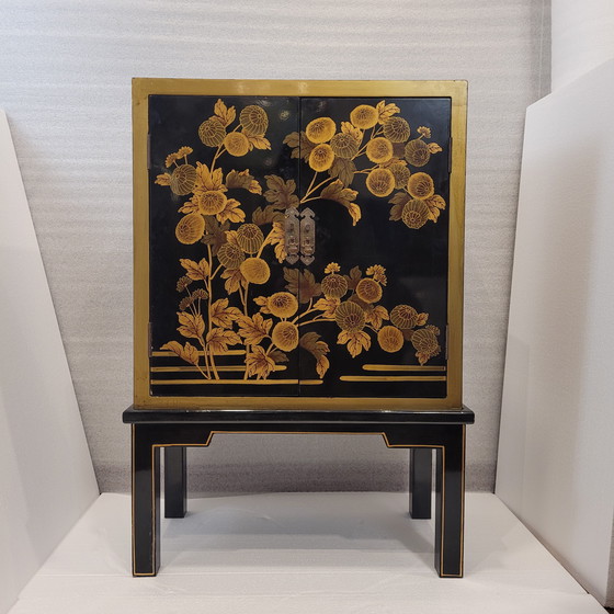 Image 1 of Cabinet “Crisantemos”, Laca Urushi-E, Periodo Showa, S. Xx - Japón