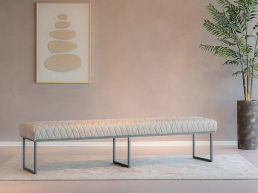 Iss Valbuena-Diamanten – RT Design, bankjes