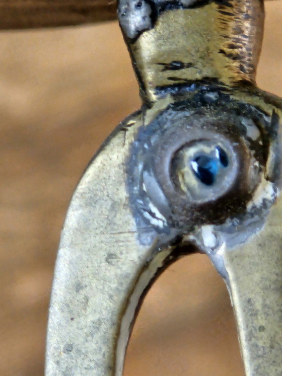 Image 1 of Zeldzame Grote Koreaanse Messing Altaarkandelaar (40 cm) – Met Blauwe Oogjes