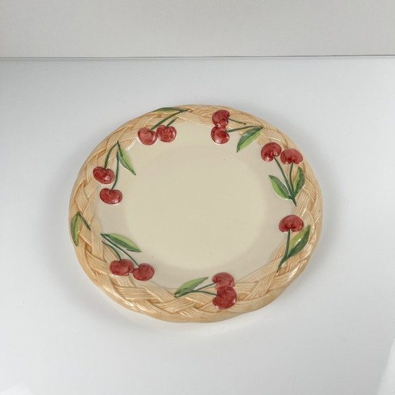 Image 1 of Plato antiguo de loza con motivo de cerezas, firmado "FG", siglo XX.