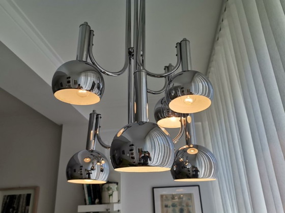 Image 1 of Grand lustre à 6 lumières en cascade de l'ère spatiale en argent chromé