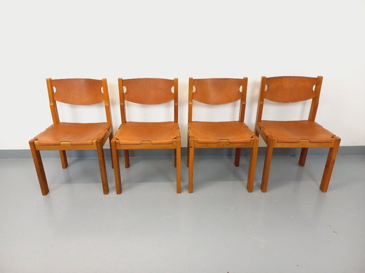 Suite de 4 chaises vintage Maison Regain en orme et cuir des années 70 80 