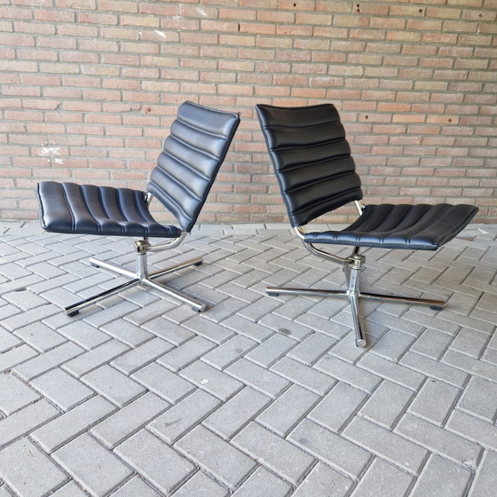 Image 1 of Hülsta 2 vintage swivel armchairs leather swivel chair set