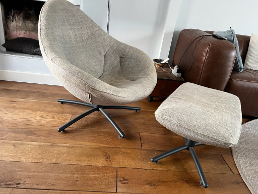 Sillón Label Hidde con otomana