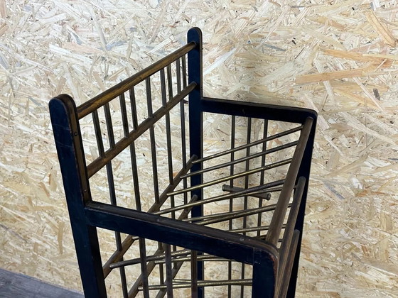 Image 1 of Porte-revues Wiener Werkstätte Autriche En acajou & laiton Vers 1900