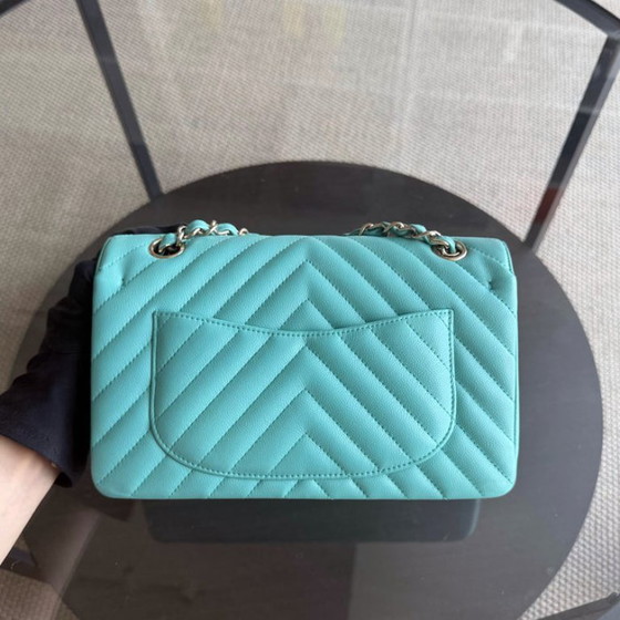 Image 1 of Sac Chanel Classic Flap petit modèle - Caviar 23 cm Chevron Bleu clair Bleu Tiffiny Fermoir doré Série 27