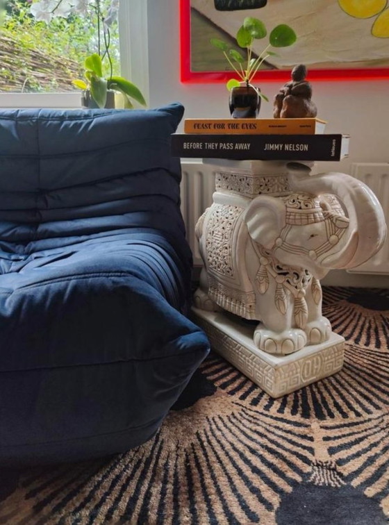 Image 1 of Table d'appoint éléphant en céramique, blanc cassé - 53 cm de hauteur