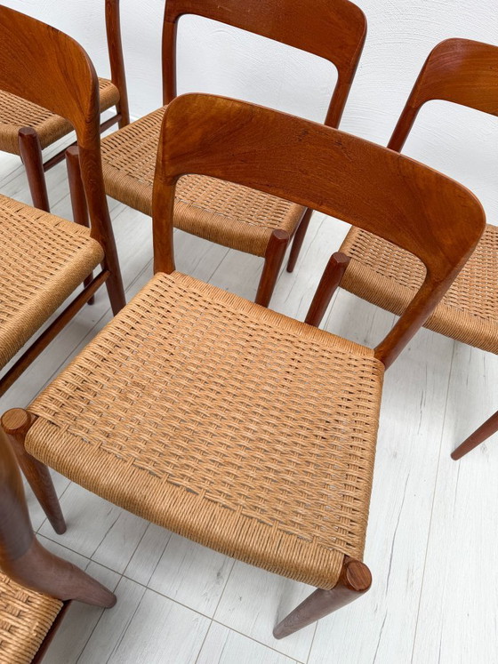 Image 1 of Set van 6 Deense teakhouten eetkamerstoelen nr. 75 van Niels Otto Møller voor JL Møller – jaren 1950 Papercord stoelen