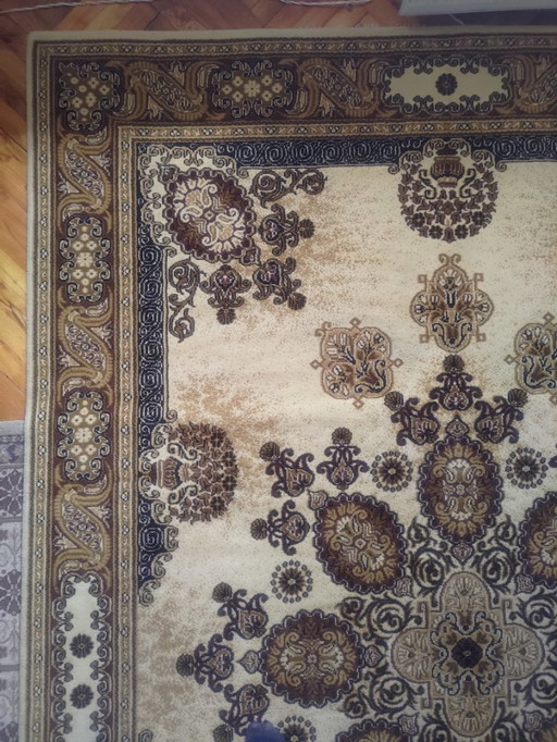 Handgewebter Teppich im persischen Stil