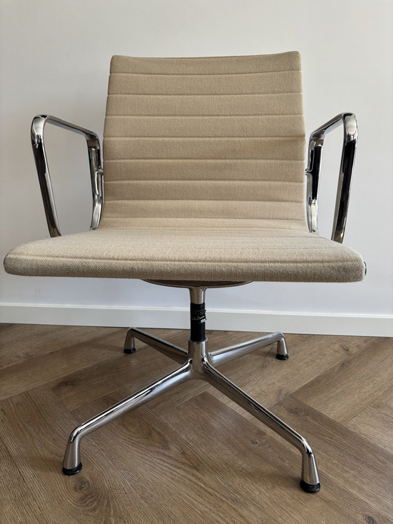 Image 1 of original Vitra Eames Aluminum Chair EA 108