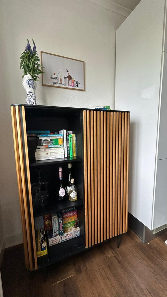 Image 1 of Mobile: Credenza Linea con anta scorrevole e frontale rigato