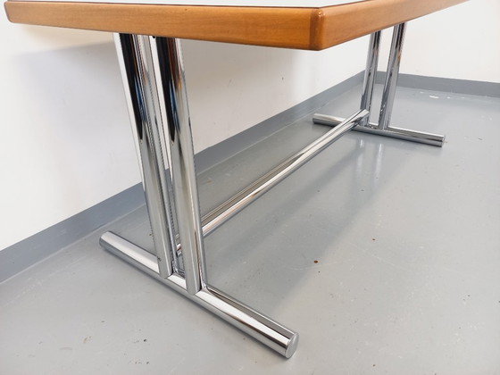 Image 1 of Scrivania vintage in legno di noce e metallo cromato degli anni '70